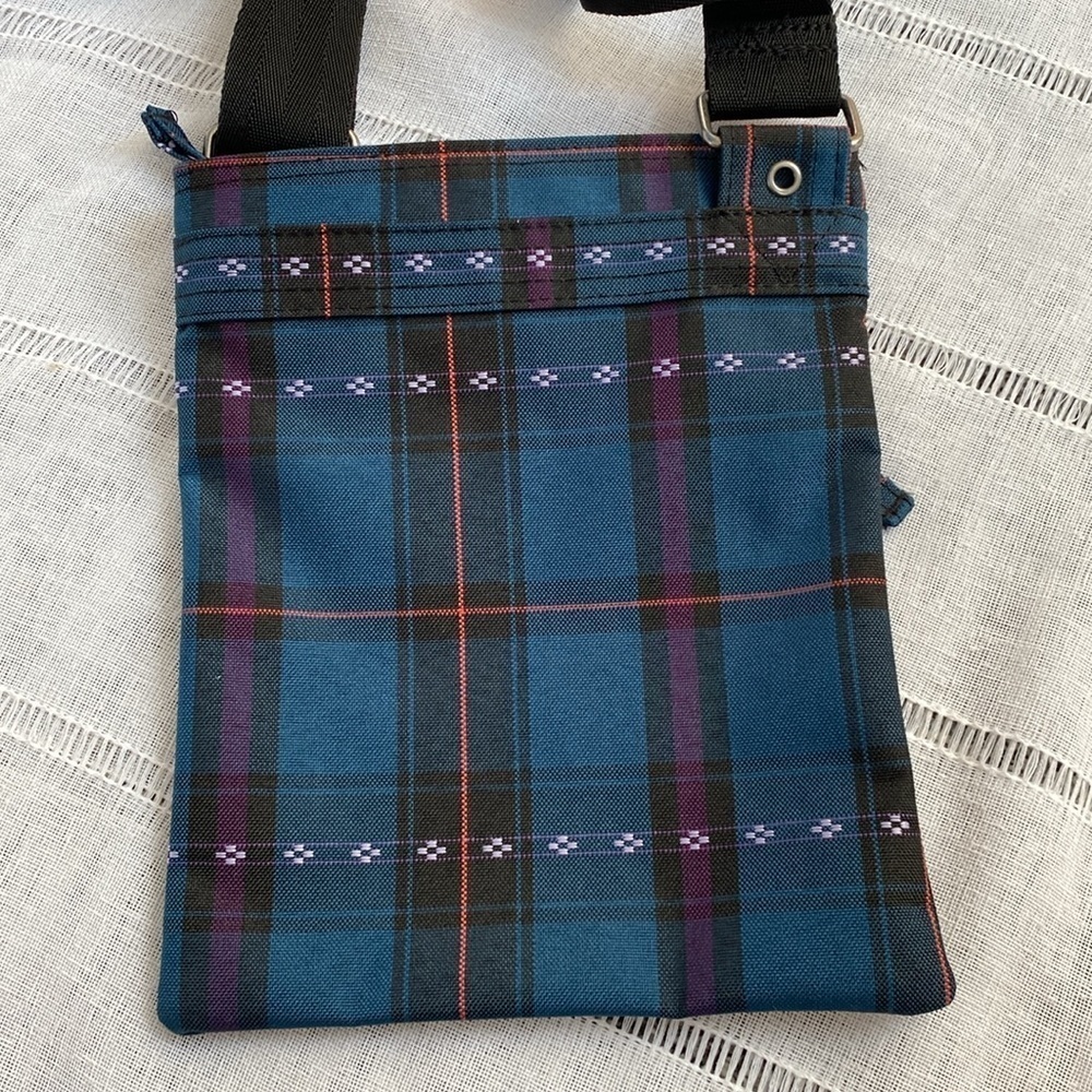 Dakine NWOT plaid crossbody bag. - Picture 3 of 8